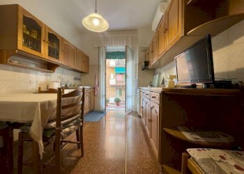 Cucina - Appartamento via Tortona, 18, Genova (zona Marassi) - foto 2