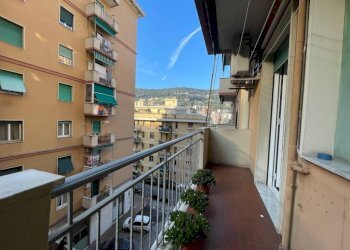 Balcone - Bilocale via Tortona, 18, Genova (zona Marassi) - foto 3