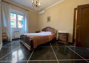 Camera da letto - Bilocale via Tortona, 18, Genova (zona Marassi) - foto 14
