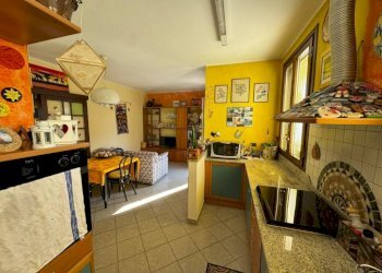 Cucina - Trilocale via Cesare Battisti, 32, Somma Lombardo - foto 2