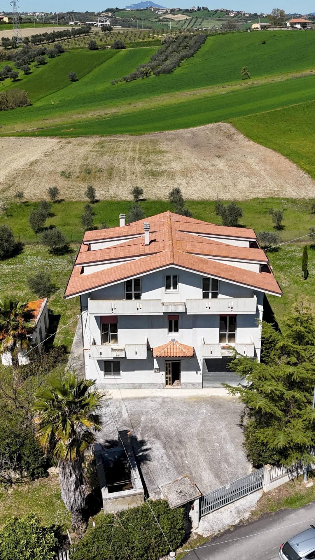 Foto 1 - Casa indipendente VIA CASE SPARSE
 
39, Campli - foto 1