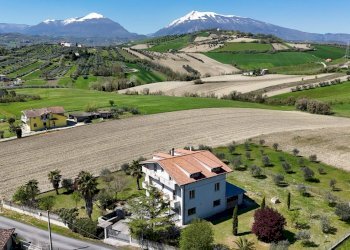 Foto 2 - Casa indipendente VIA CASE SPARSE
 
39, Campli - foto 2