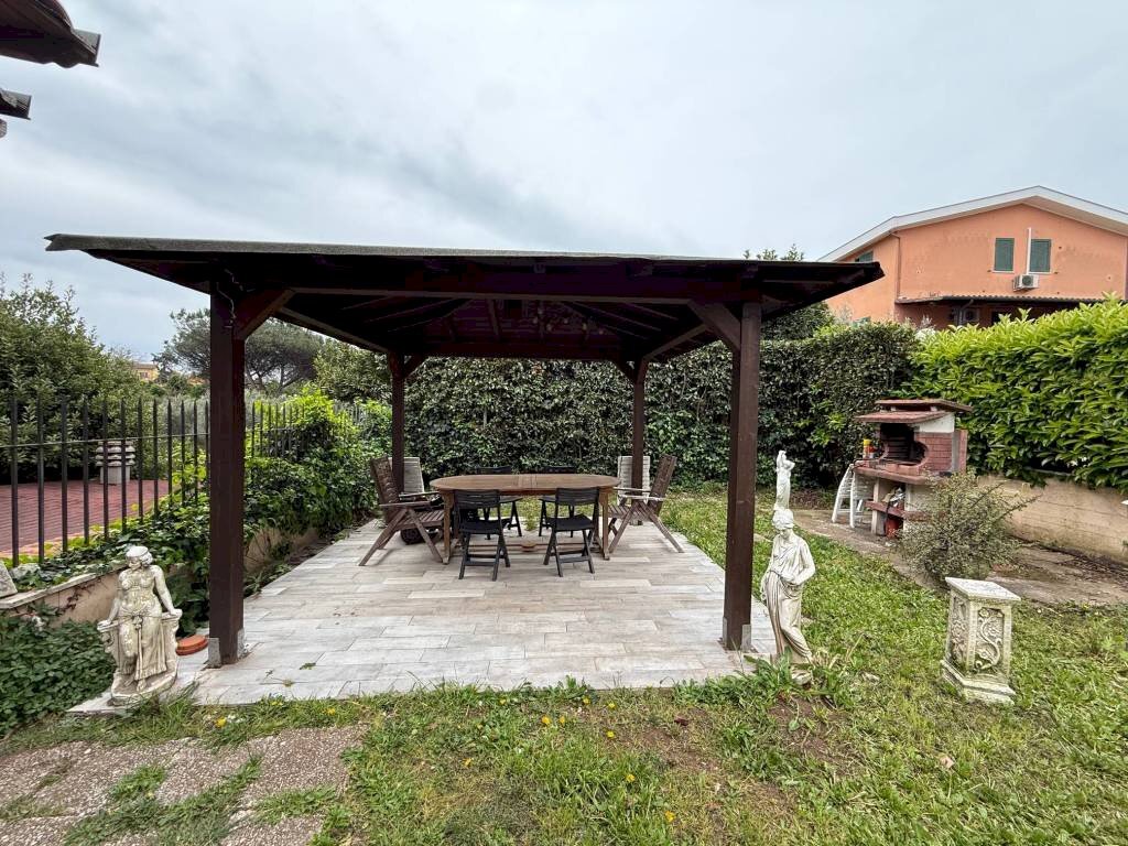 Giardino - Villa via di Tor Chiesaccia, Roma - photo 2