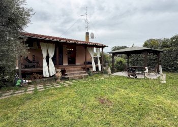 Giardino - Villa via di Tor Chiesaccia, Roma - photo 1