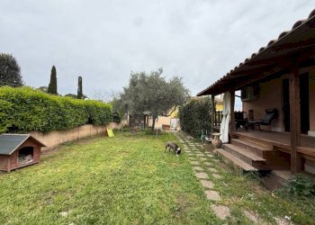 Giardino - Villa via di Tor Chiesaccia, Roma - photo 18