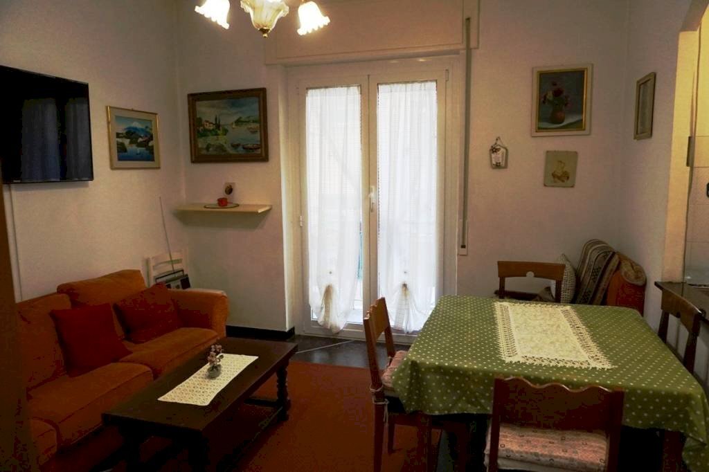 Salone - Bilocale via Bartolomeo Carrea, 4, Genova (zona Sampierdarena) - foto 2