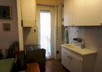 Cucina - Bilocale via Bartolomeo Carrea, 4, Genova (zona Sampierdarena) - foto 3