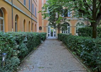Cortile interno - Four-room apartment via Santo Stefano, 103, Bologna (neighborhood Centro Storico) - photo 11