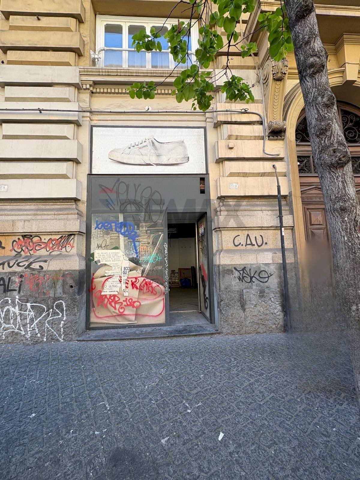 Edificio all\'aperto - Locale Commerciale Corso umberto
 
181, Napoli - foto 1