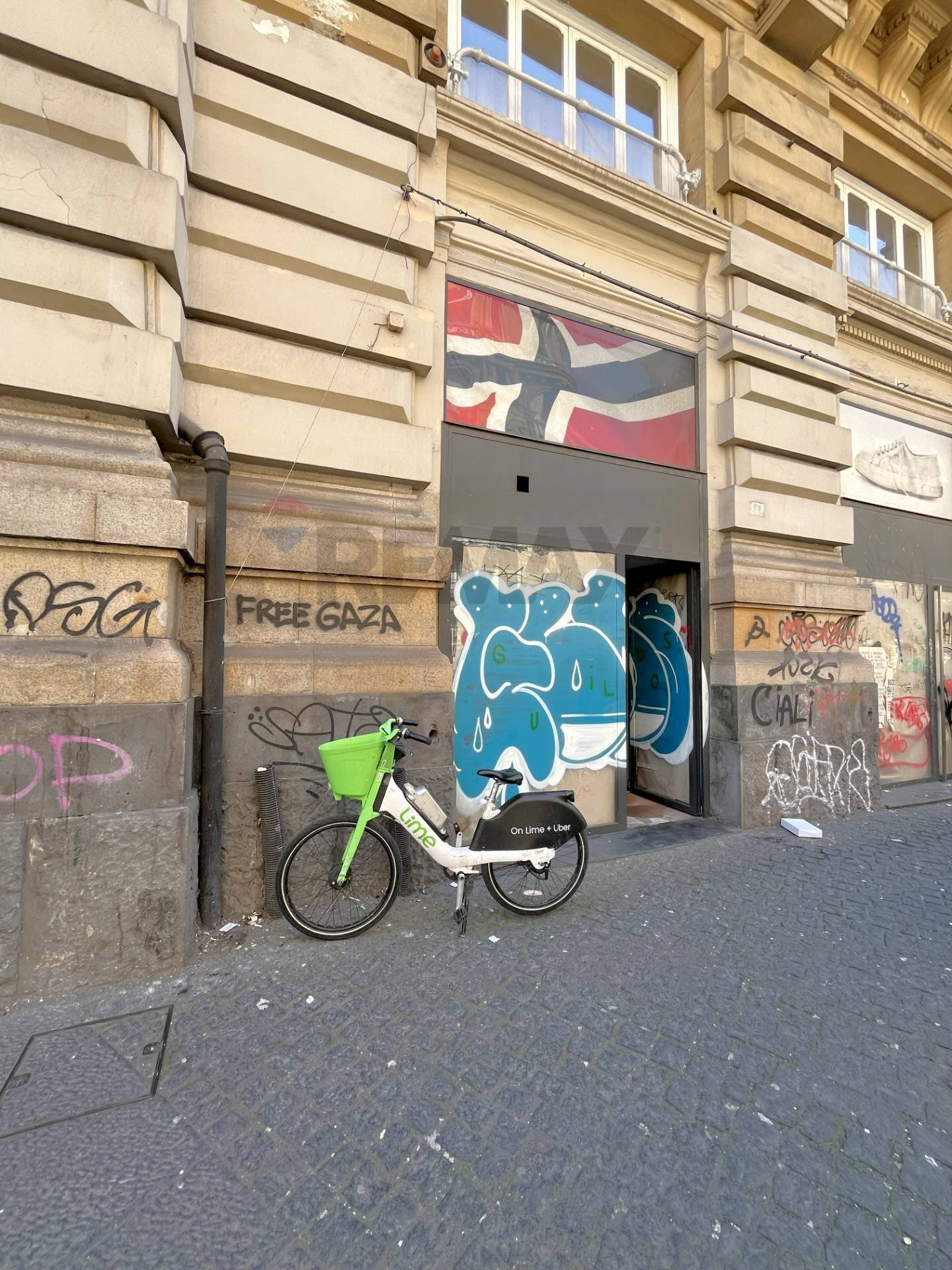 Edificio all\'aperto - Locale Commerciale VIA Corso Umberto
183, Napoli - foto 2