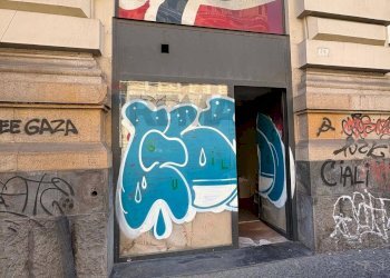 Edificio all\'aperto - Locale Commerciale VIA Corso Umberto
 
183, Napoli - foto 1