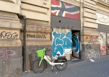 Edificio all\'aperto - Locale Commerciale VIA Corso Umberto
 
183, Napoli - foto 2