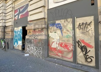 Edificio all\'aperto - Locale Commerciale VIA Corso Umberto
 
183, Napoli - foto 3