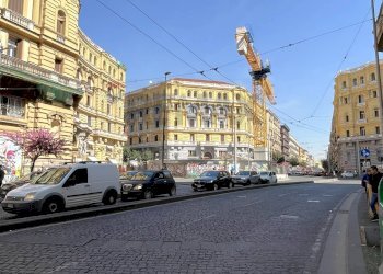 Edificio all\'aperto - Locale Commerciale VIA Corso Umberto
 
183, Napoli - foto 5