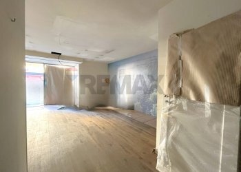 Stanza vuota - Locale Commerciale VIA Corso Umberto
 
183, Napoli - foto 10