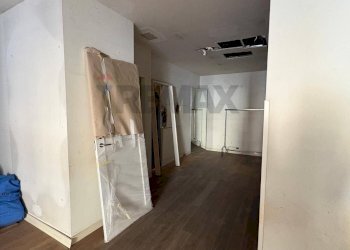 Hall / corridoio - Locale Commerciale VIA Corso Umberto
 
183, Napoli - foto 13