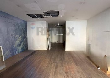 Stanza vuota - Locale Commerciale VIA Corso Umberto
 
183, Napoli - foto 15