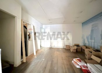 Soggiorno - Locale Commerciale VIA Corso Umberto
 
183, Napoli - foto 16