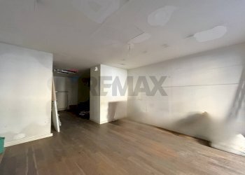 Stanza vuota - Locale Commerciale VIA Corso Umberto
 
183, Napoli - foto 17