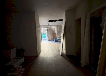 Hall / corridoio - Locale Commerciale VIA Corso Umberto
 
183, Napoli - foto 19