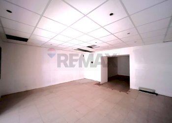 Stanza vuota - Locale Commerciale VIA Corso Umberto
 
183, Napoli - foto 22