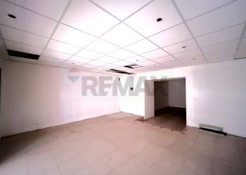 Stanza vuota - Locale Commerciale VIA Corso Umberto
 
183, Napoli - foto 23