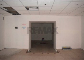 Stanza vuota - Locale Commerciale VIA Corso Umberto
 
183, Napoli - foto 24