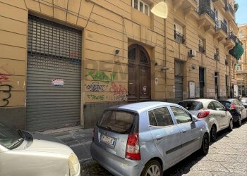 Edificio all\'aperto - Locale Commerciale Napoli - foto 4
