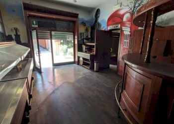 Interno non residenziale - Negozio via Goito, 14, Bologna (zona Centro Storico) - foto 3