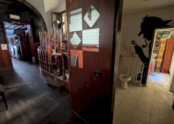Interno non residenziale - Negozio via Goito, 14, Bologna (zona Centro Storico) - foto 7