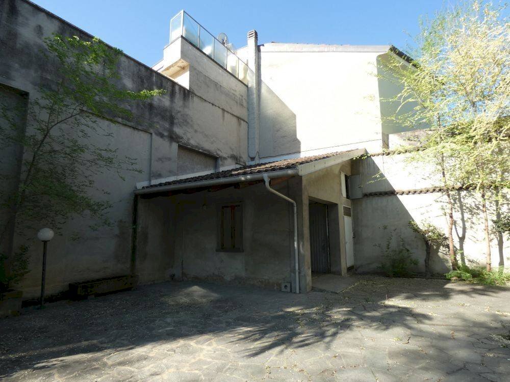 Facciata - Villa piazza Monsignor Luigi Grassi, Alba - foto 2