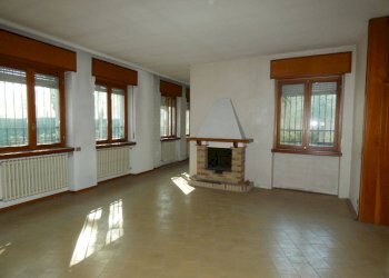 Salone - Villa piazza Monsignor Luigi Grassi, Alba - foto 5