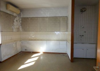 Cucina - Villa piazza Monsignor Luigi Grassi, Alba - foto 10