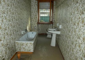 Bagno - Villa piazza Monsignor Luigi Grassi, Alba - foto 12