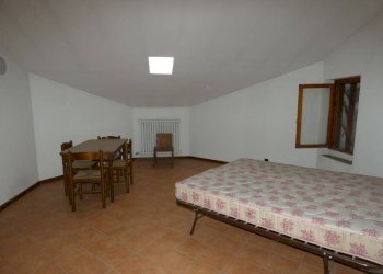 Camera da letto - One-room apartment via Torino, Canale - photo 1