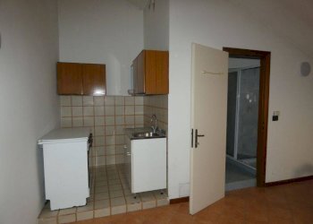 Cucina - One-room apartment via Torino, Canale - photo 2