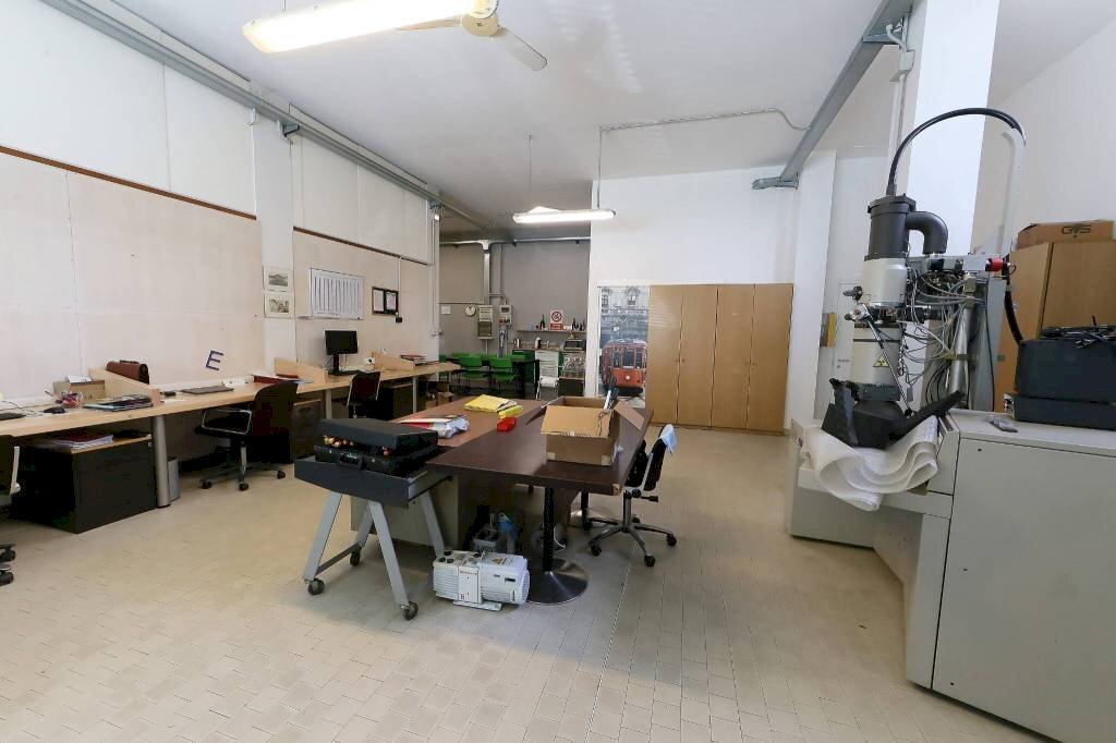 Interno non residenziale - Negozio via Visconti di Modrone, 31, Macherio - foto 2