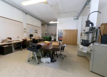 Interno non residenziale - Negozio via Visconti di Modrone, 31, Macherio - foto 2