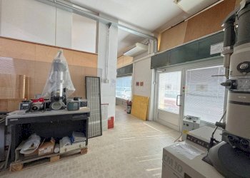 Interno non residenziale - Negozio via Visconti di Modrone, 31, Macherio - foto 4