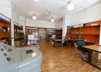 Interno non residenziale - Negozio via Visconti di Modrone, 31, Macherio - foto 7