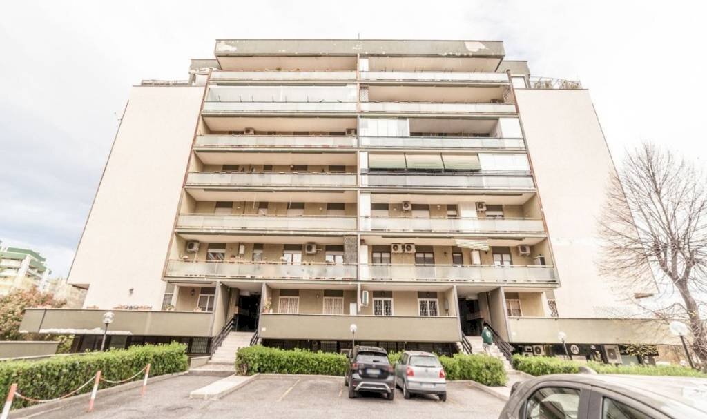 Facciata - Trilocale via Cina, Roma (zona Torrino) - foto 1