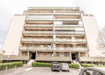 Facciata - Trilocale via Cina, Roma (zona Torrino) - foto 1