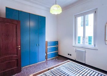 Camera da letto - Trilocale viale Michelangelo Buonarroti, Genova (zona Sampierdarena) - foto 15