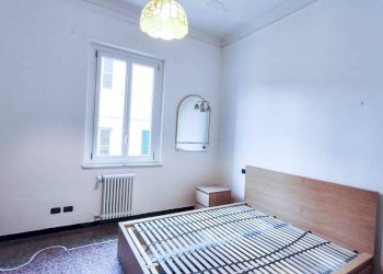 Camera da letto - Trilocale viale Michelangelo Buonarroti, Genova (zona Sampierdarena) - foto 16