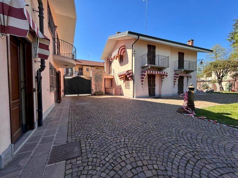 Cortile interno - Villa via della Ripa, 37, frazione Madonna Delle Grazie, Cuneo - foto 3