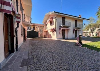 Cortile interno - Villa via della Ripa, 37, frazione Madonna Delle Grazie, Cuneo - foto 3