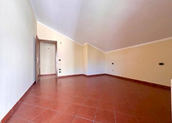 Camera da letto - Villa via della Ripa, 37, frazione Madonna Delle Grazie, Cuneo - foto 12