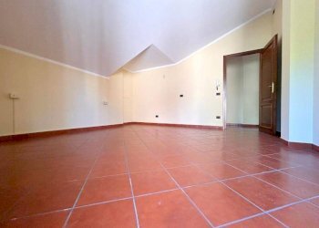 Camera da letto - Villa via della Ripa, 37, frazione Madonna Delle Grazie, Cuneo - foto 20