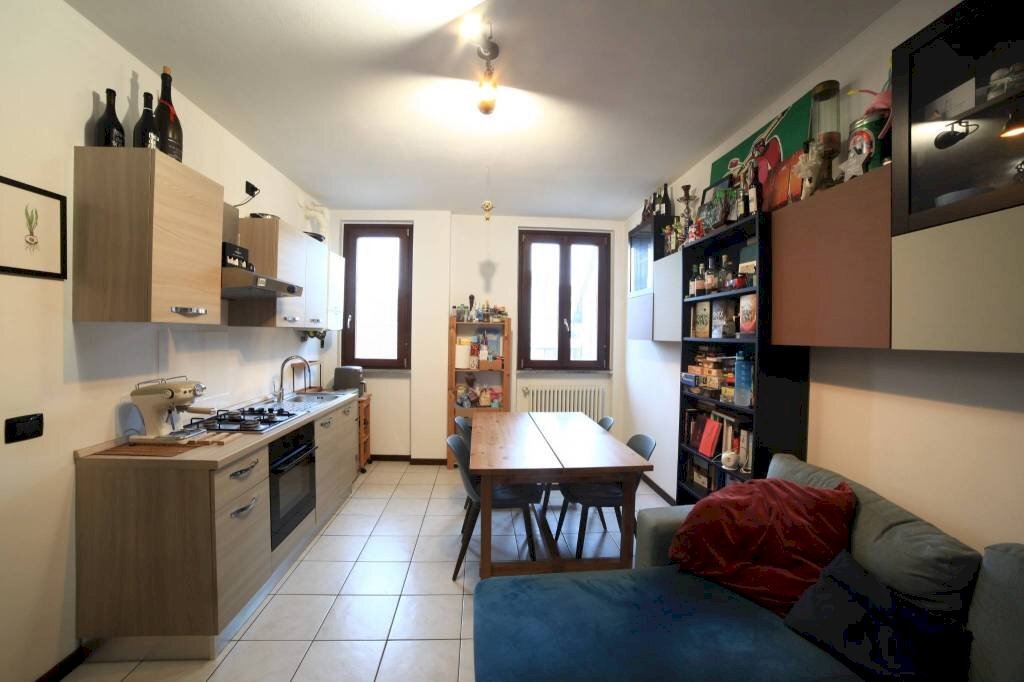 Cucina - Bilocale via Camillo Benso di Cavour, Rosate - foto 2