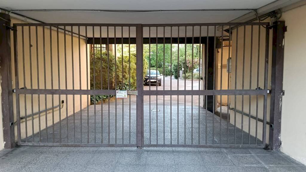 Interno palazzo - Box via Camillo Ranzani, Bologna (zona San Donato) - foto 1